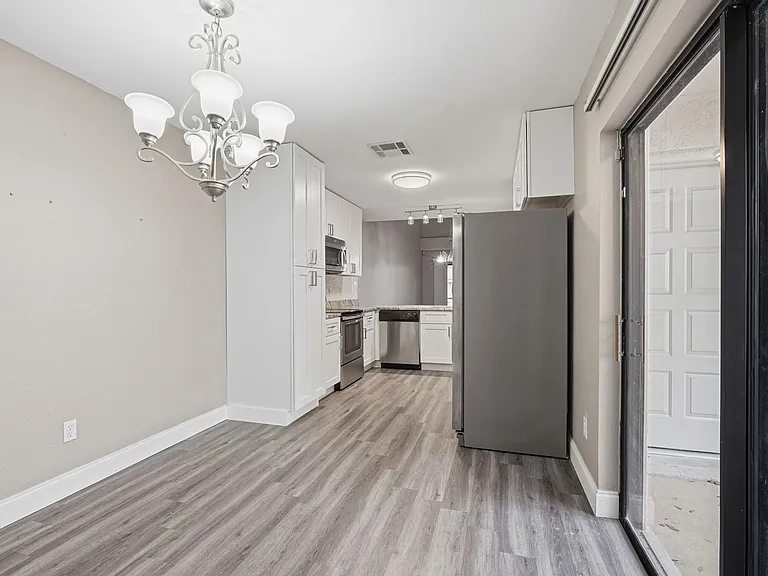 7528 Fenwick Cove Ln — Photo 18