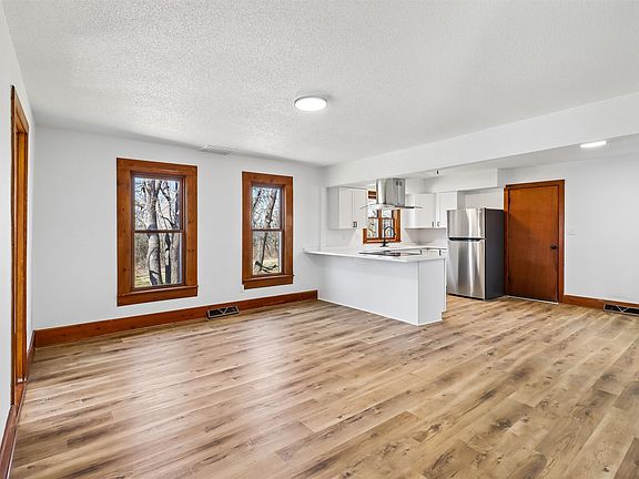 5th image of 200 N West St