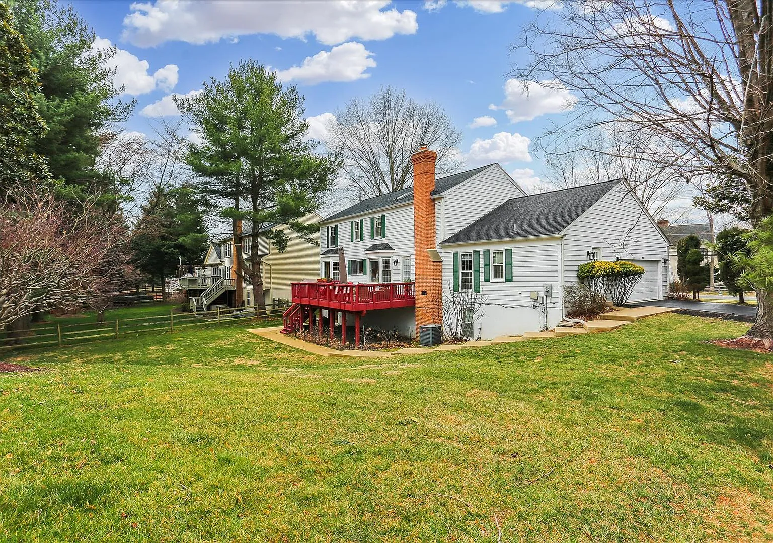 Gorgeous Single Family On Jones Lane — Photo 3