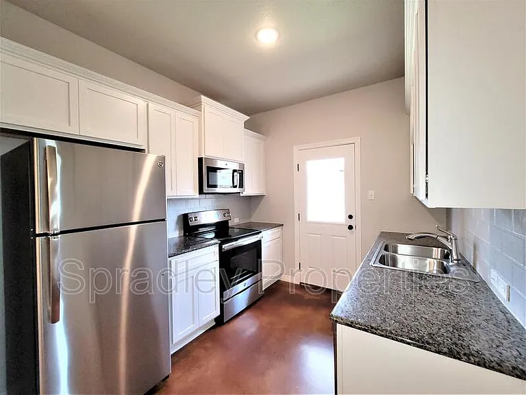 206 Juniper Dr #B — Photo 4