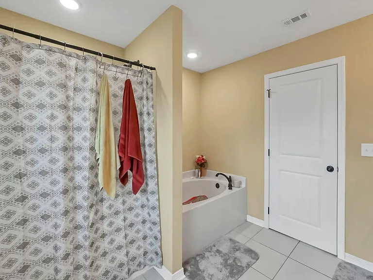 220 Wainwright Dr — Photo 30