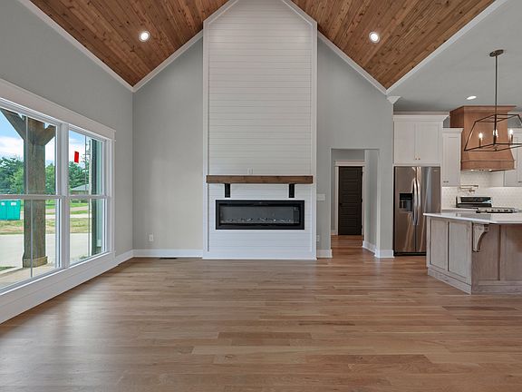 2nd image of 710 Rolling Road Dr