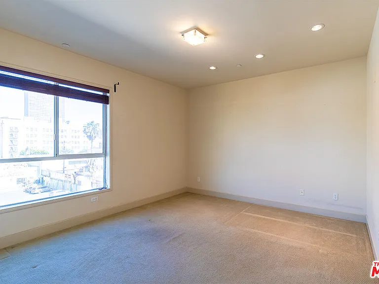848 Irolo St #308 — Photo 2