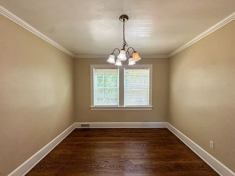 512 1/2 Westmont Dr — Photo 11