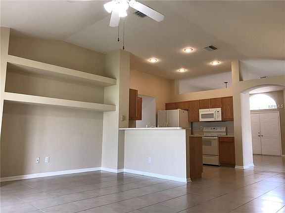 5th image of 2622 Allwood Ave