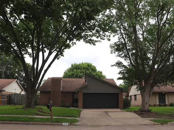 519 Live Oak Dr, Stafford, TX 77477