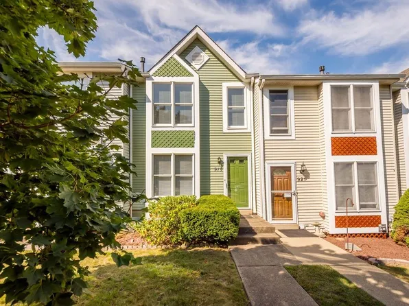 919 Elm Ct, Oakdale, PA 15071