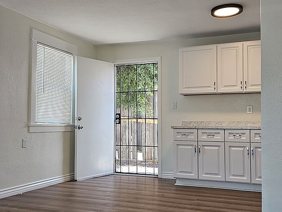 5th image of 3160 Louise St #3160