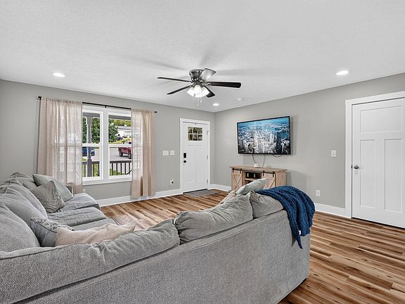 5th image of 135 Brinegar Dr
