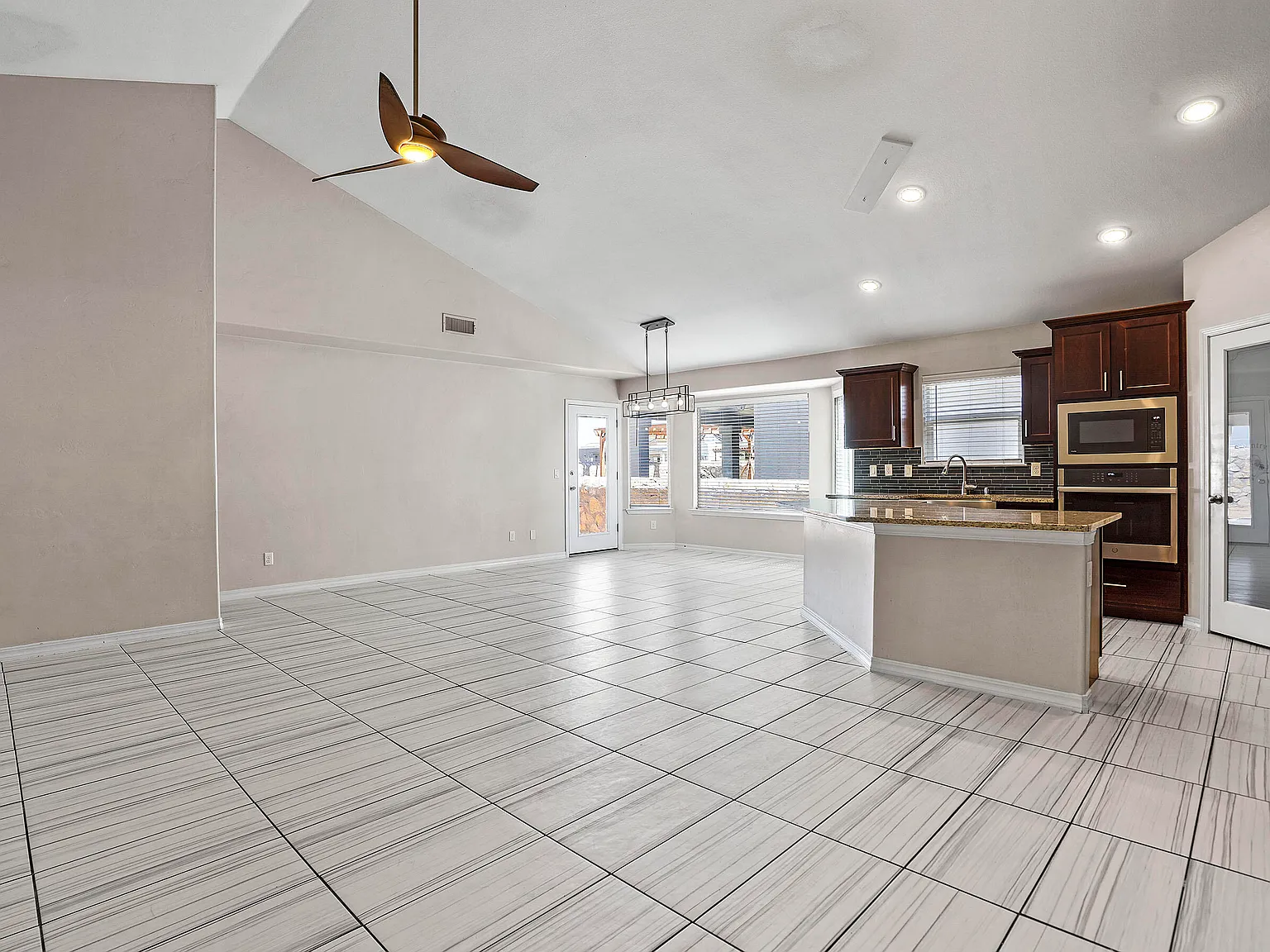 4 bed, 2.0 bath, 1683 sqft, $1,950 — Photo 3