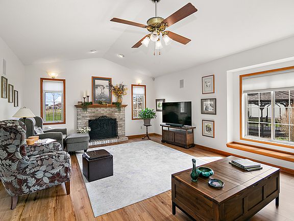 3rd image of 1606 Amhurst Way
