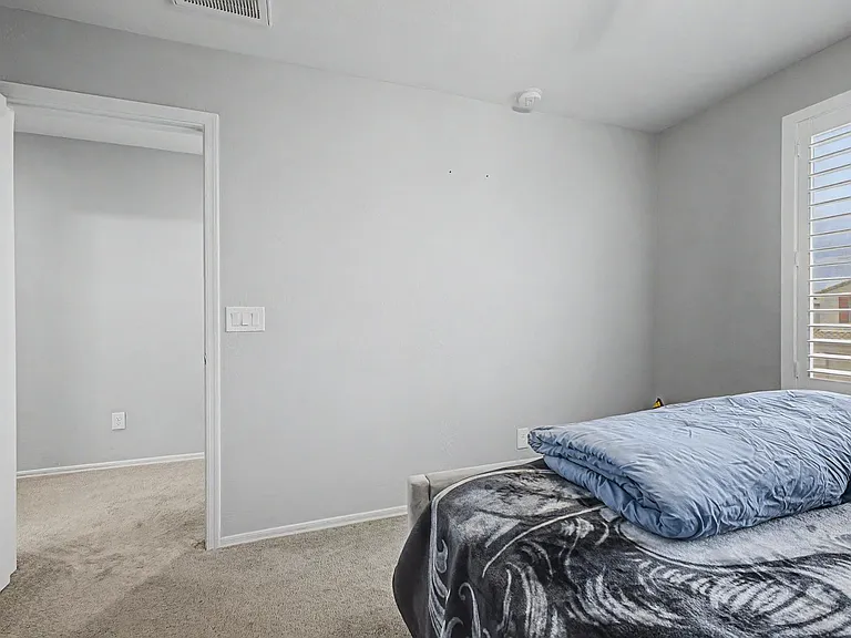 18235 W Ida Ln — Photo 32
