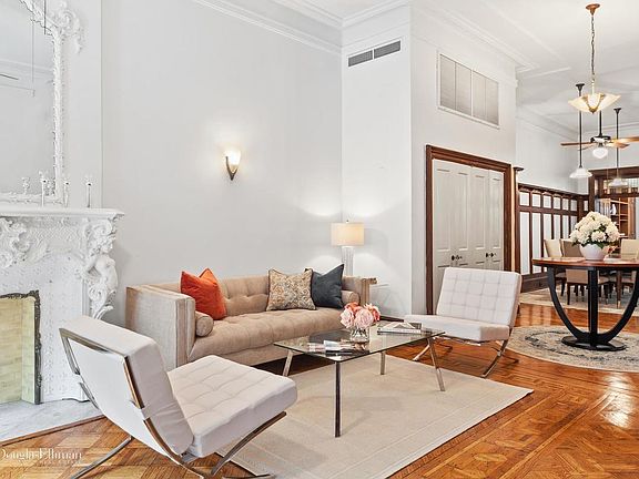 3rd image of 129 W 78th St