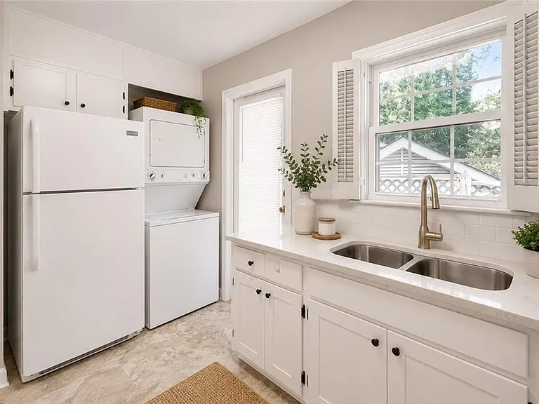 801 Marstevan Dr NE — Photo 11