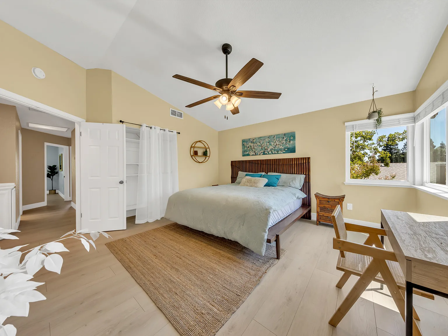4 bed, 2.5 bath, 2001 sqft, $7,500 — Photo 3