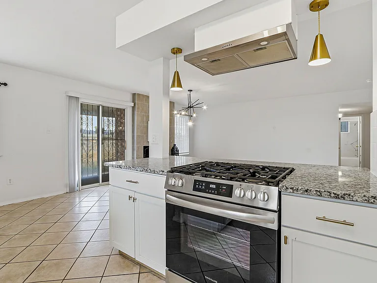 10837 Gemstone St — Photo 11