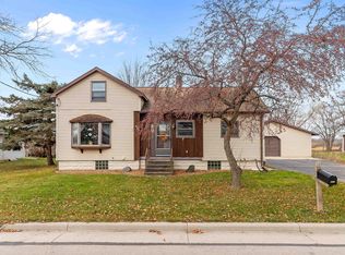 433 Spruce St, Omro, WI 54963