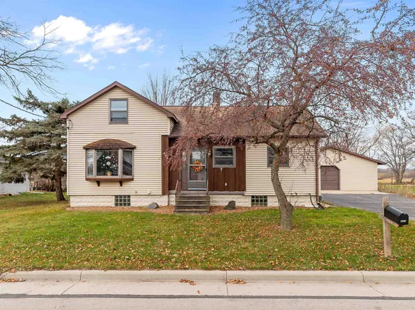 433 Spruce St, Omro, WI 54963