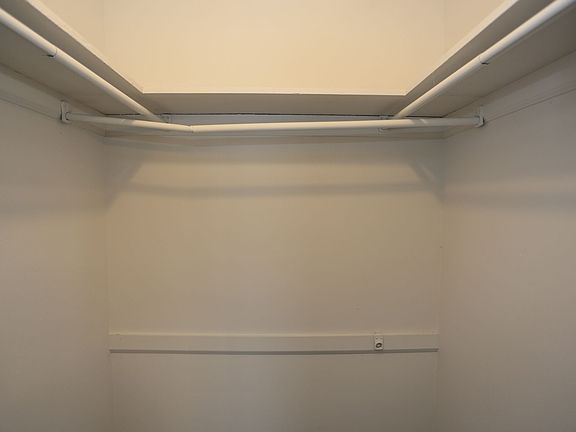 4th image of 230 Lanier Dr #221