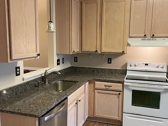 4th image of 403 Leontyne Pl #403