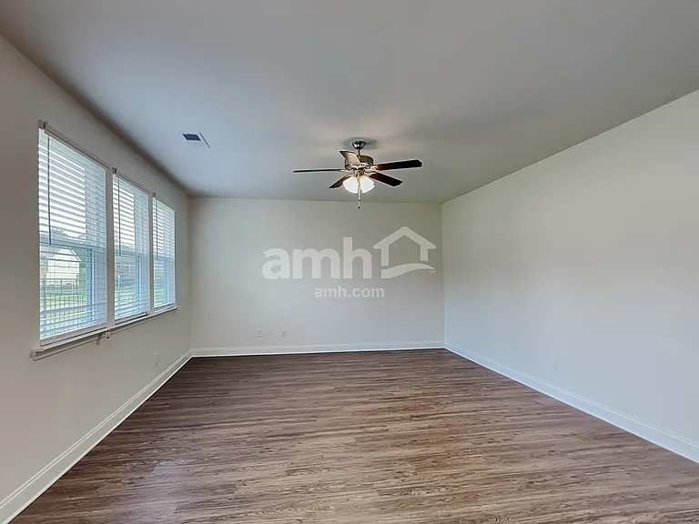 405 Levon Ct — Photo 10