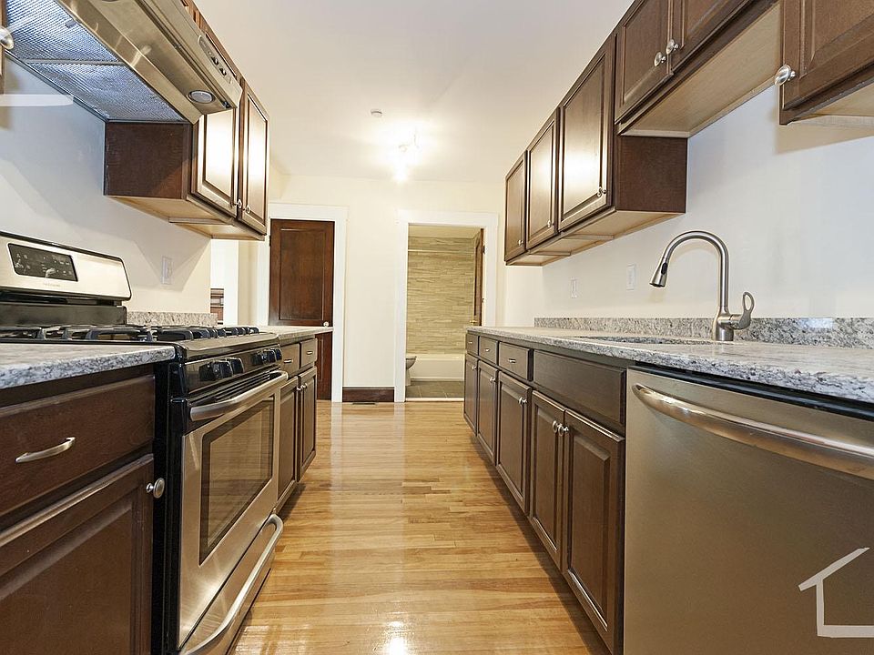 2nd image of 35 Henshaw St #01