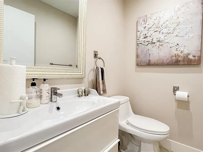 1395 Palmerston Ave #MAIN LEVEL — Photo 19
