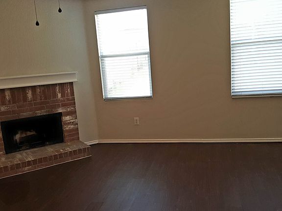 3rd image of 8402 Redheart St