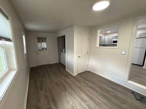 4th image of 10834 N Park Ave