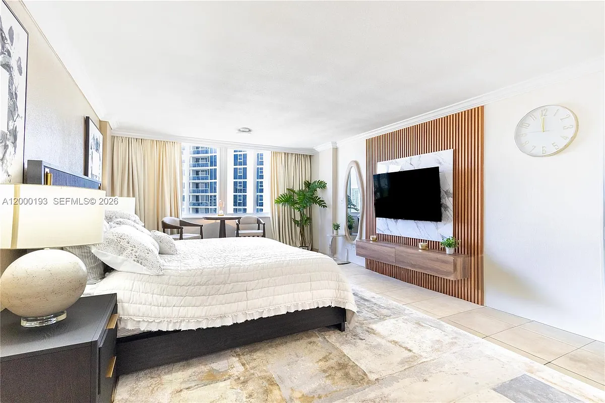 Building Photo - 19201 Collins Ave #1123