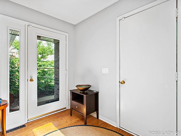 3rd image of 6941 Pinehurst Ln NE #1