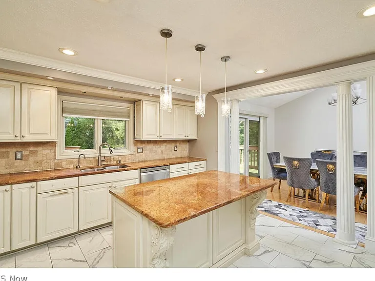 27798 Edgepark Dr — Photo 6