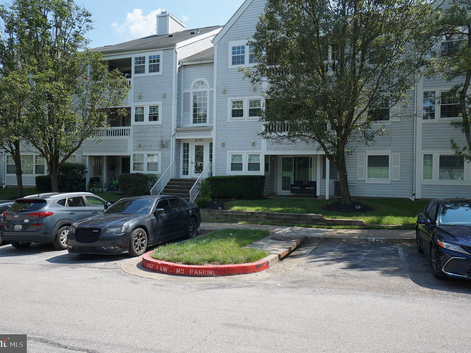 2 bed, 2.0 bath, 962 sqft, $2,100 — Photo 1