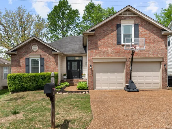 105 Cloverfield Ct, Hendersonville, TN 37075