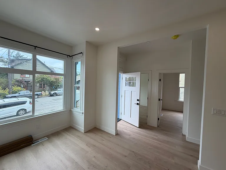 1826 Parker St — Photo 2