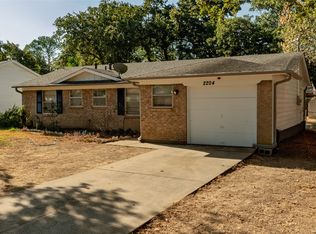 2204 Cales Dr, Arlington, TX 76013