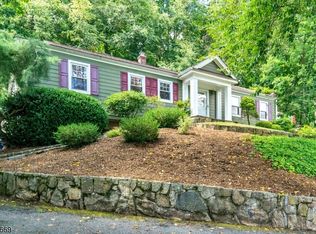 26 Stonehenge Rd, Morristown, NJ 07960