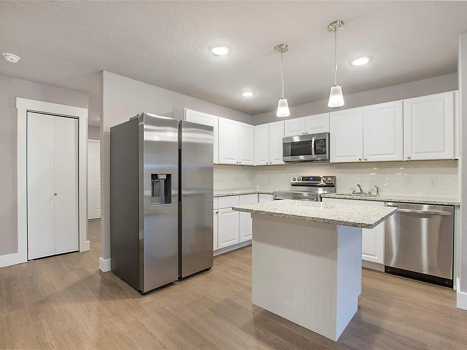 4 bed, 1800 sqft, $2,000 — Photo 4