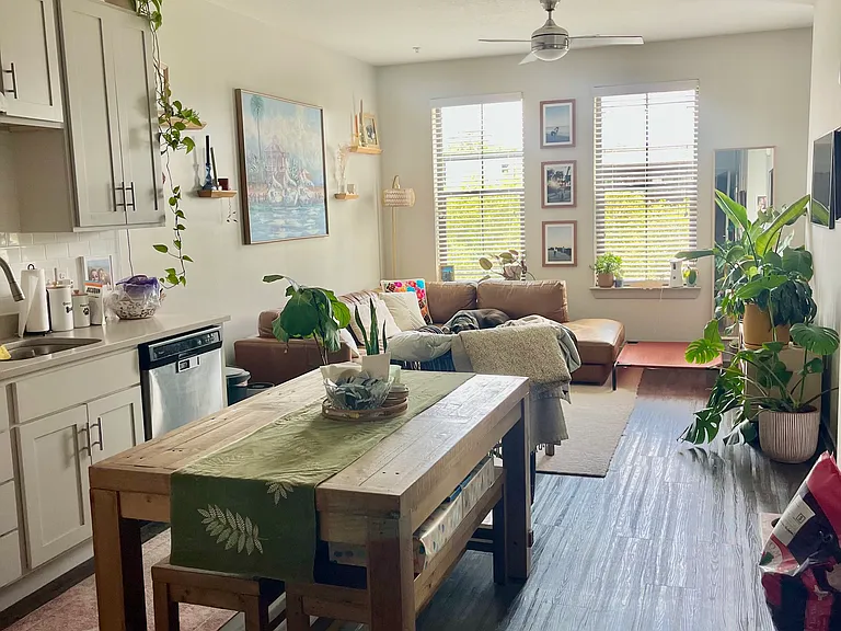1410 Shucker Cir #403 — Photo 2