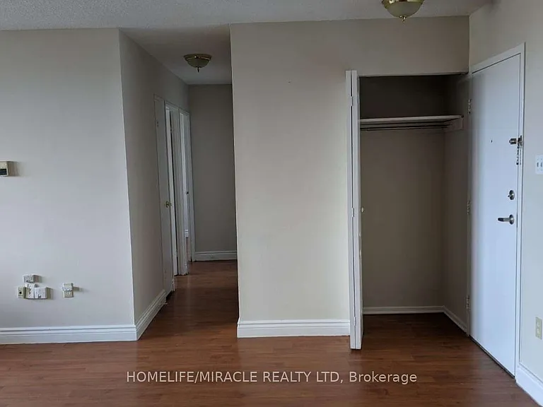 1625 Bloor St E — Photo 10