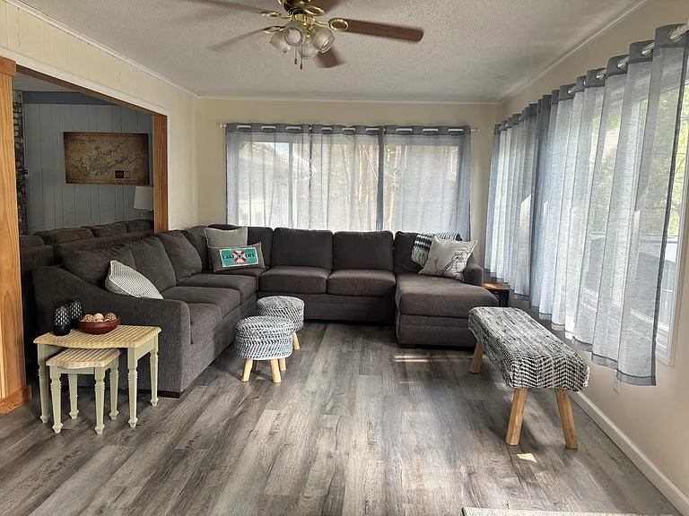 130 Turtle Point Ln — Photo 16