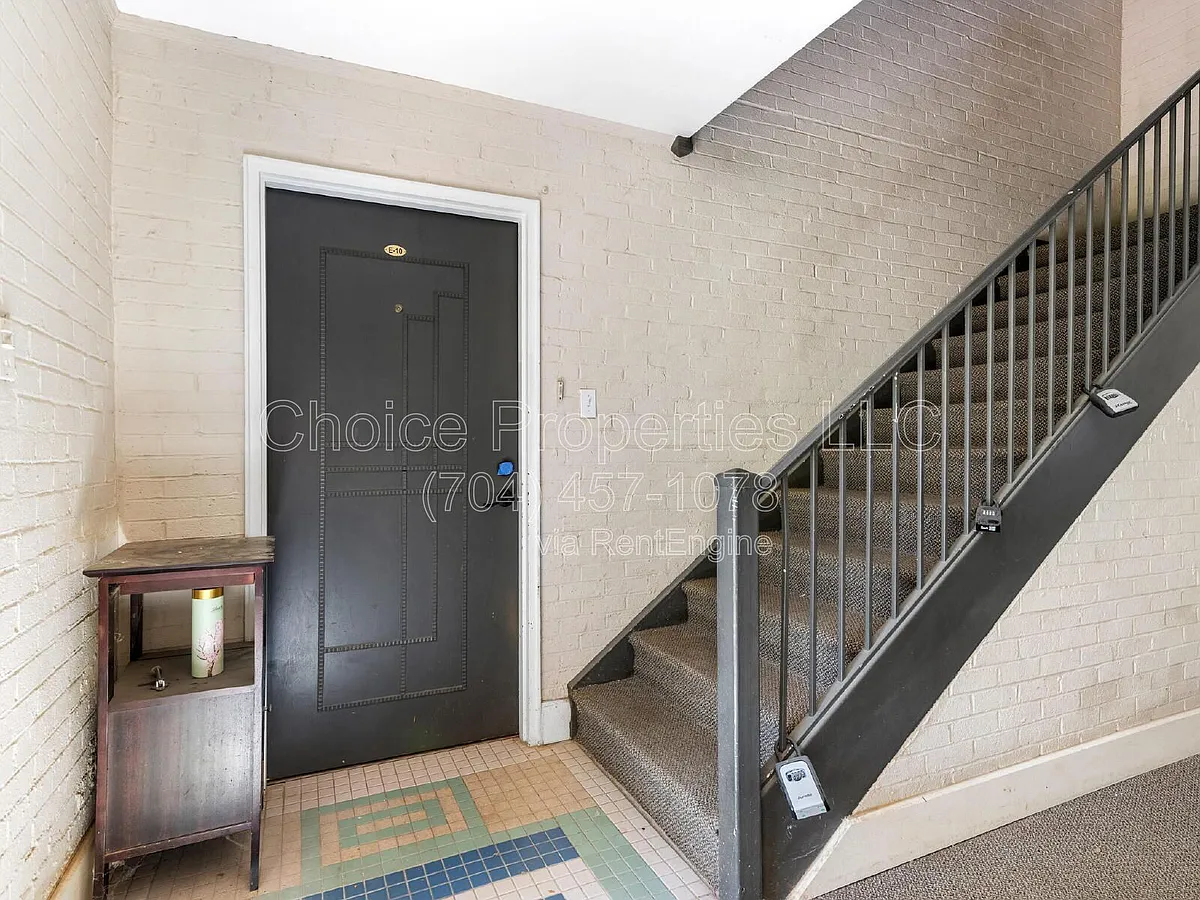 Building Photo - 227 N Dotger Ave #10