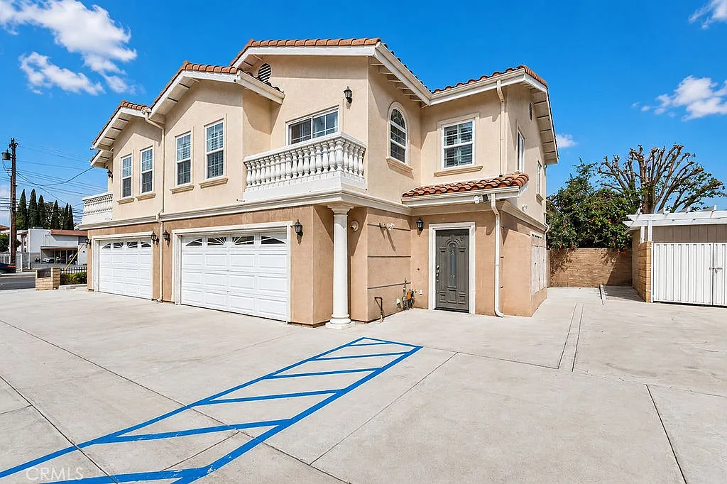 3 bed, 2.5 bath, 1680 sqft, $3,900 — Photo 1