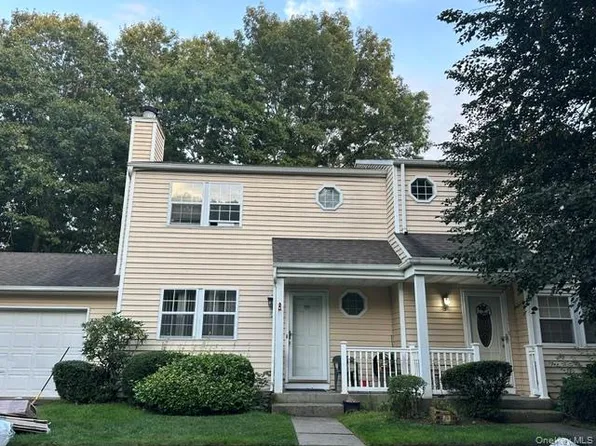 4 Hancock, Yaphank, NY 11980