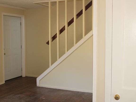 4th image of 115 W Farragut Rd
