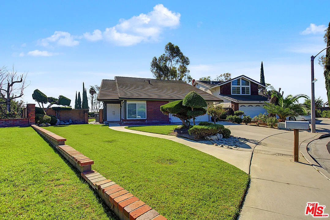 4 bed, 2.0 bath, 1912 sqft, $5,250 — Photo 2
