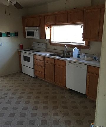 3rd image of 423-5 Imperial Ave