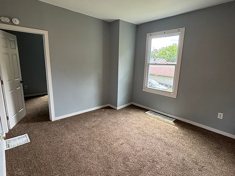 1248 Newton St — Photo 9