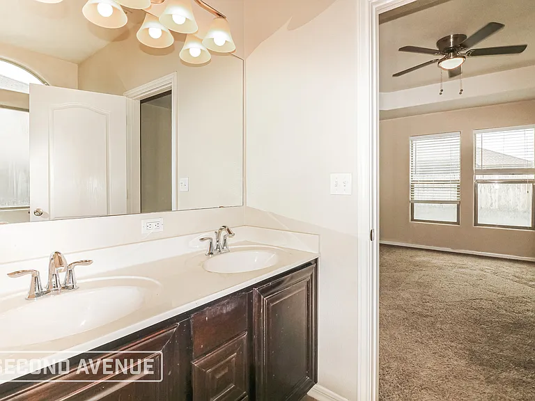 1037 Imperial St — Photo 11