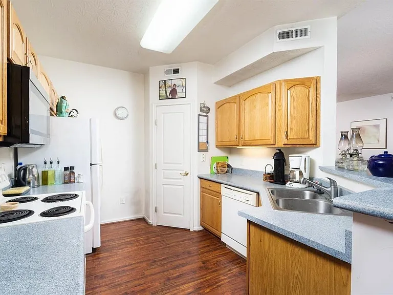 5667 Dockside Dr — Photo 47